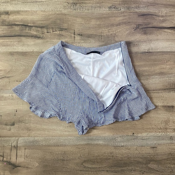 Striped Booty Shorts High Waisted Fashion Statement Casual Mini Dressy Chic - Picture 7 of 8